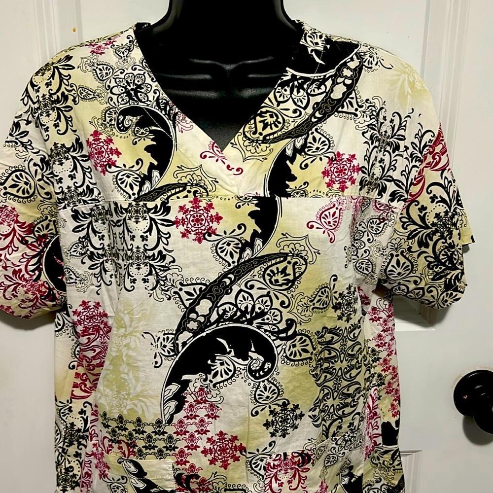 Unique pattern nursing  top.